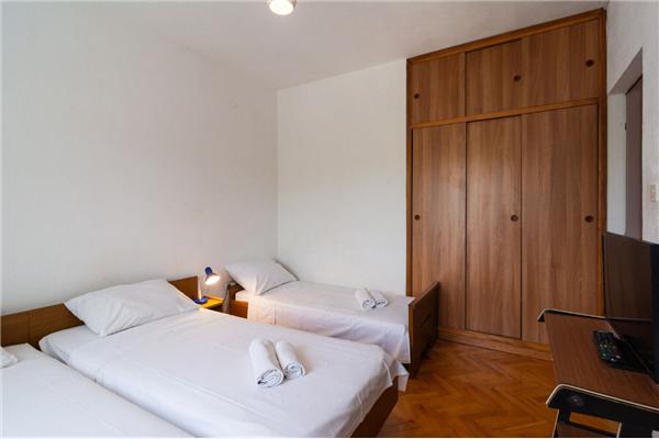 Apartment A1, for 8 persons