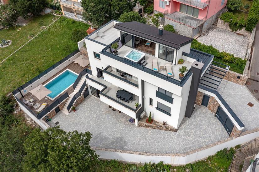 Villa Betelgeuse Supernova