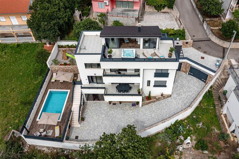 Villa Betelgeuse Supernova