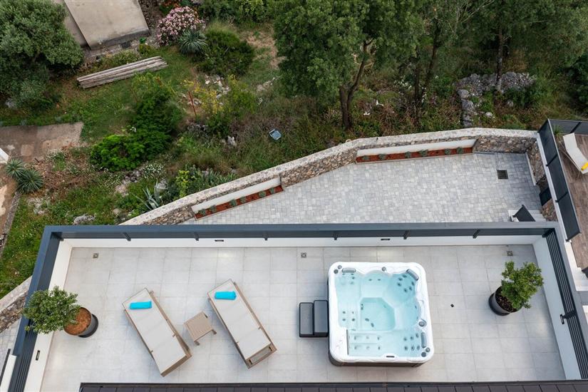 Villa Betelgeuse Supernova