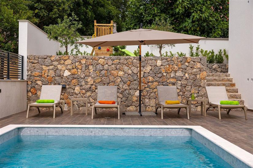 Villa Betelgeuse Supernova