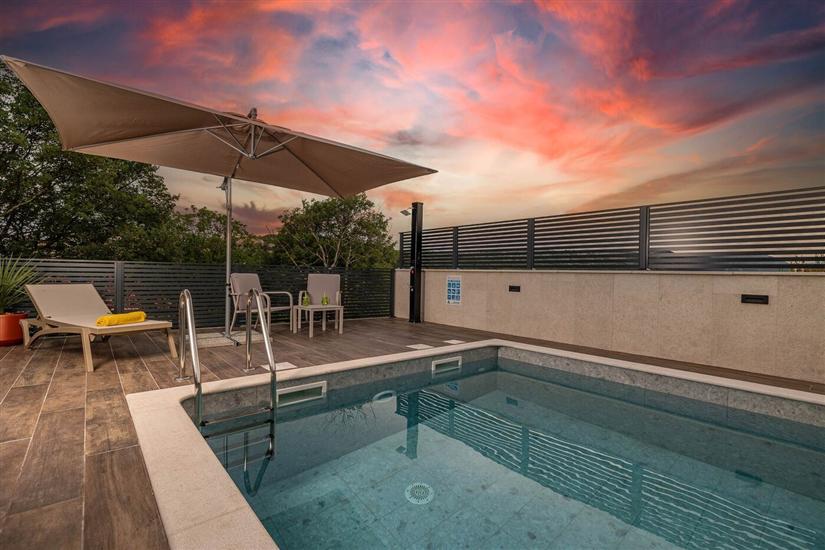 Villa Betelgeuse Supernova