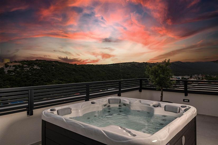 Villa Betelgeuse Supernova