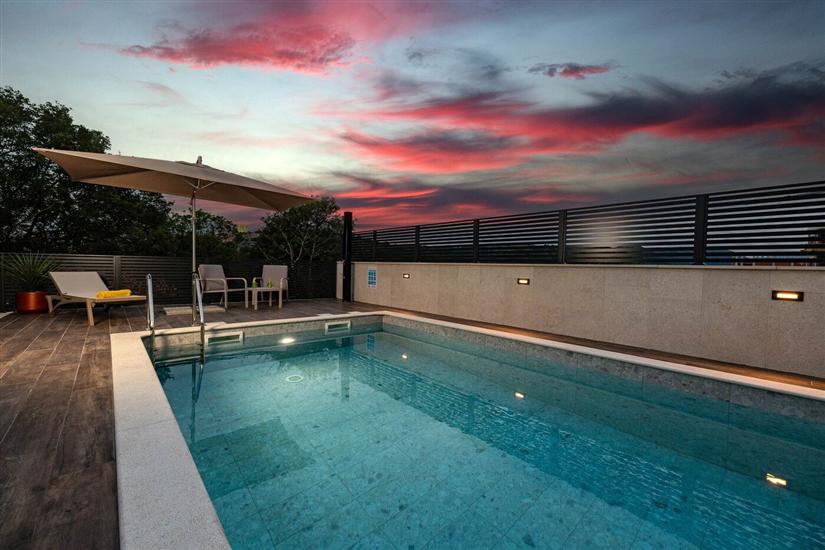 Villa Betelgeuse Supernova