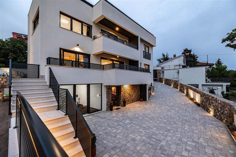 Villa Betelgeuse Supernova