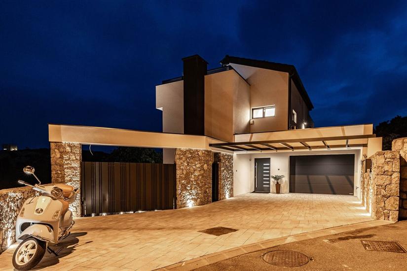 Villa Betelgeuse Supernova