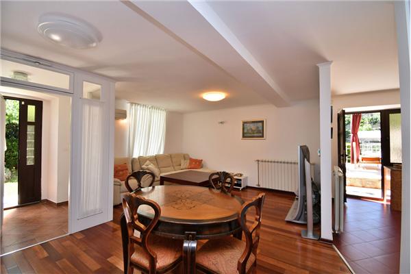 House K1, for 10 persons