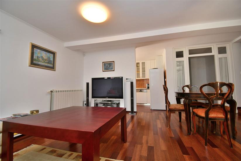 House K1, for 10 persons