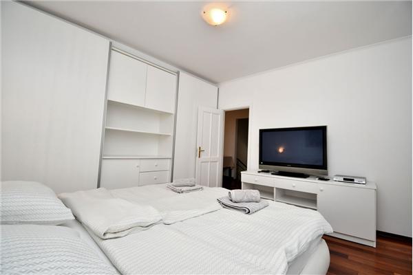 House K1, for 10 persons