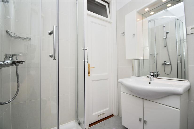 House K1, for 10 persons