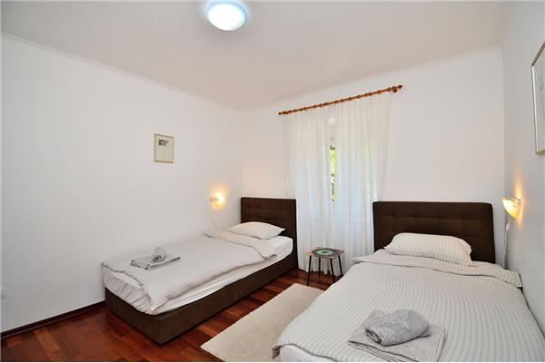 House K1, for 10 persons