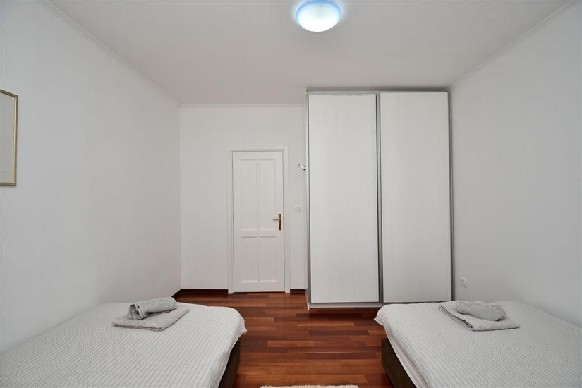 House K1, for 10 persons