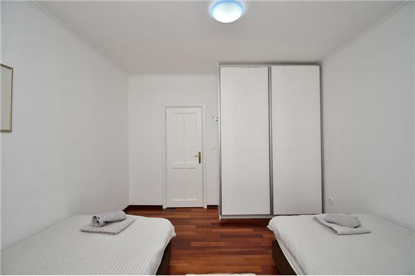 House K1, for 10 persons