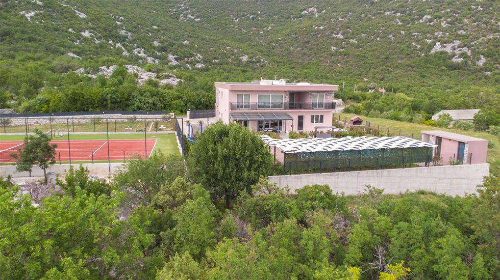 Villa Nebo with heated pool and tennis court