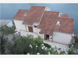 Apartments Luxury apartments Ploce, Size 110.00 m2, Airline distance to town centre 650 m