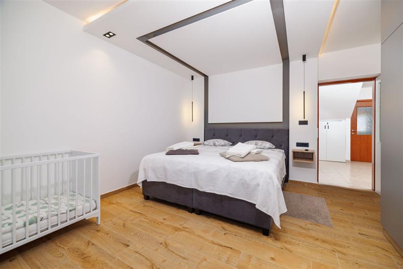 Apartment A1, for 5 persons