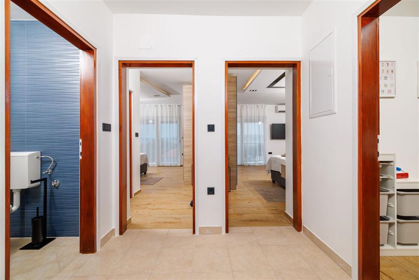 Apartment A1, for 5 persons