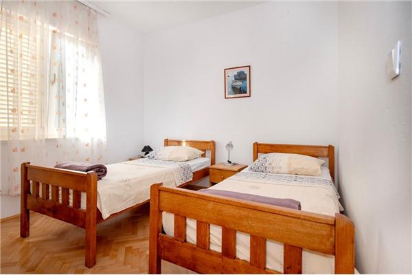 House K1, for 10 persons