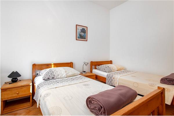 House K1, for 10 persons