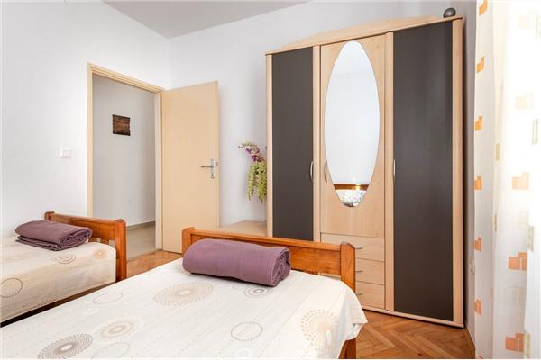 House K1, for 10 persons