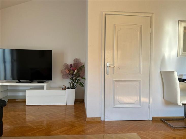 House K1, for 10 persons