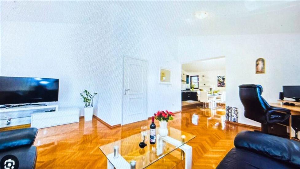 House K1, for 10 persons