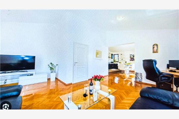 House K1, for 10 persons