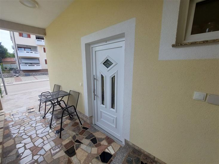 Room S1, for 2 persons