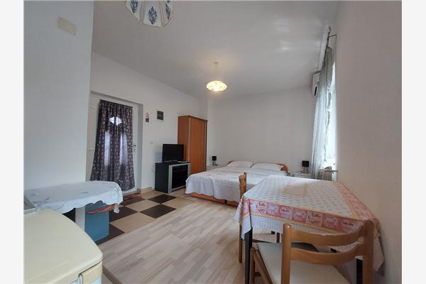 Room S1, for 2 persons