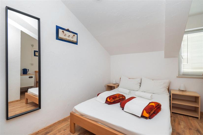 Room S3, for 2 persons