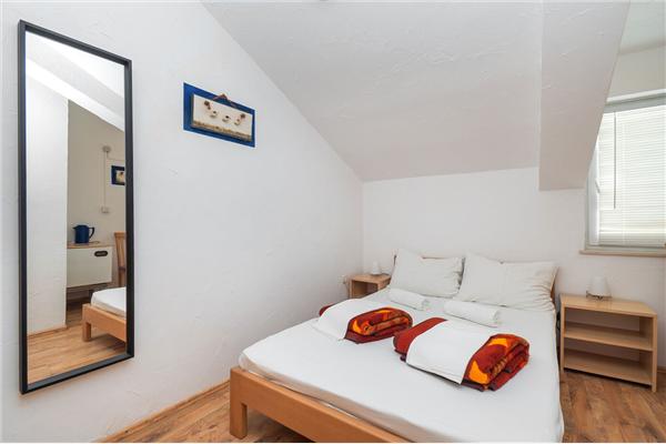 Room S3, for 2 persons