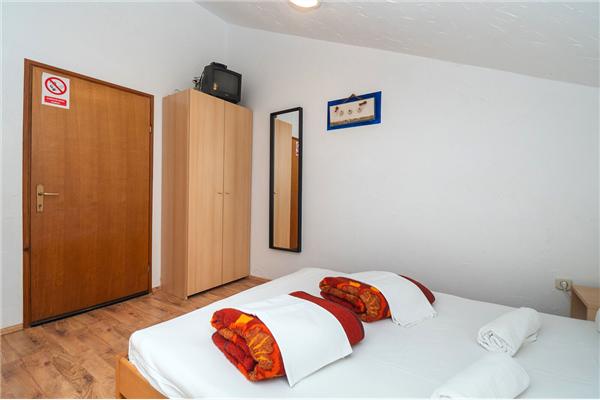 Room S3, for 2 persons