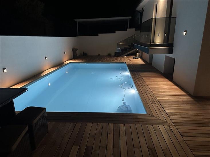 Villa Monte R+Luxury