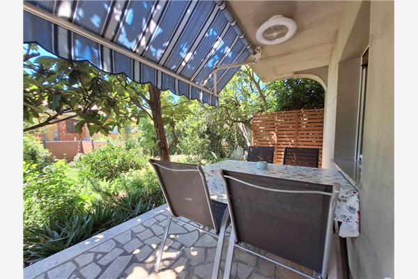 Apartment A1, for 5 persons