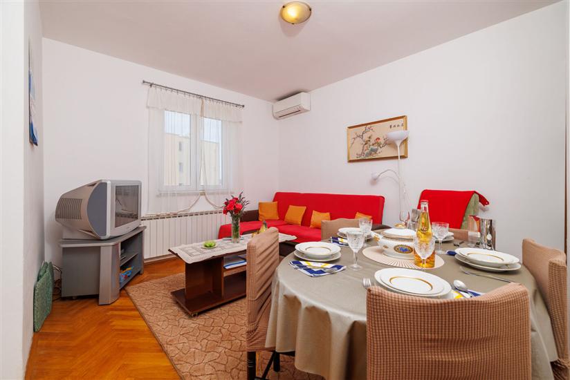 Apartment A2, for 8 persons