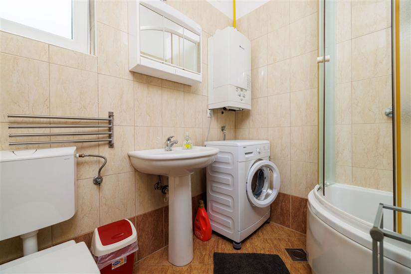 Apartment A2, for 8 persons