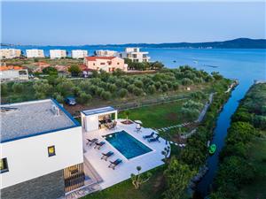 Villa MARE ENTRADA Sukosan (Zadar), Größe 200,00 m2, Privatunterkunft mit Pool, Luftlinie bis zum Meer 100 m