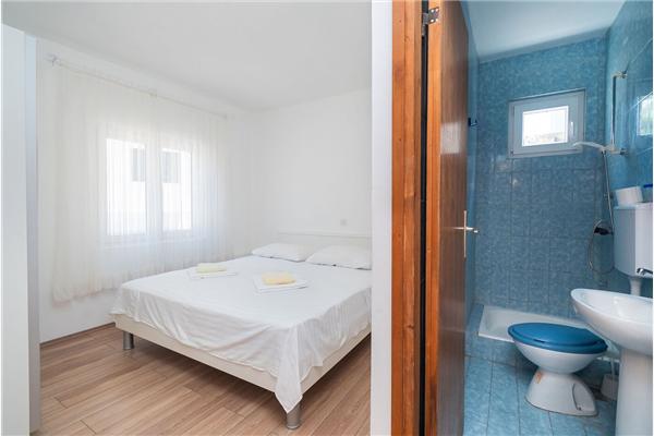 Apartment A1, for 5 persons