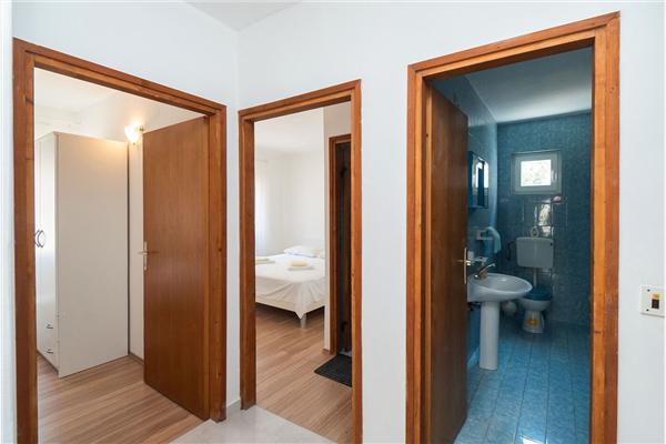 Apartment A1, for 5 persons