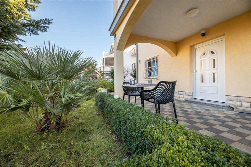 Room S1, for 2 persons