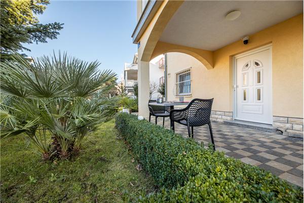 Room S1, for 2 persons