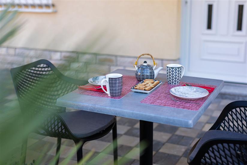 Room S1, for 2 persons