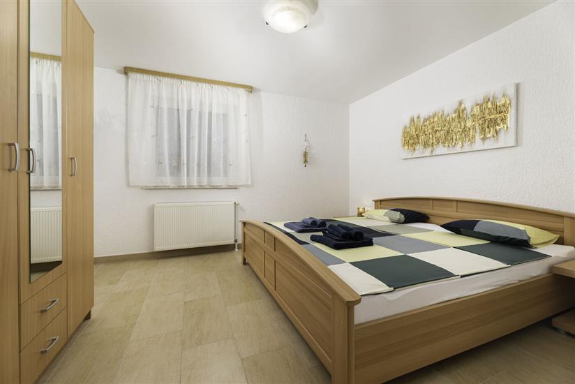 Room S1, for 2 persons