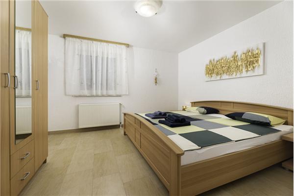 Room S1, for 2 persons