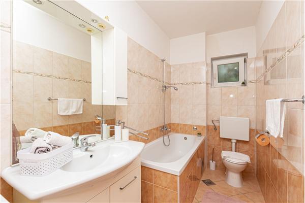 Apartment A1, for 8 persons