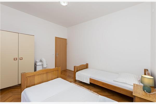 Apartment A1, for 8 persons