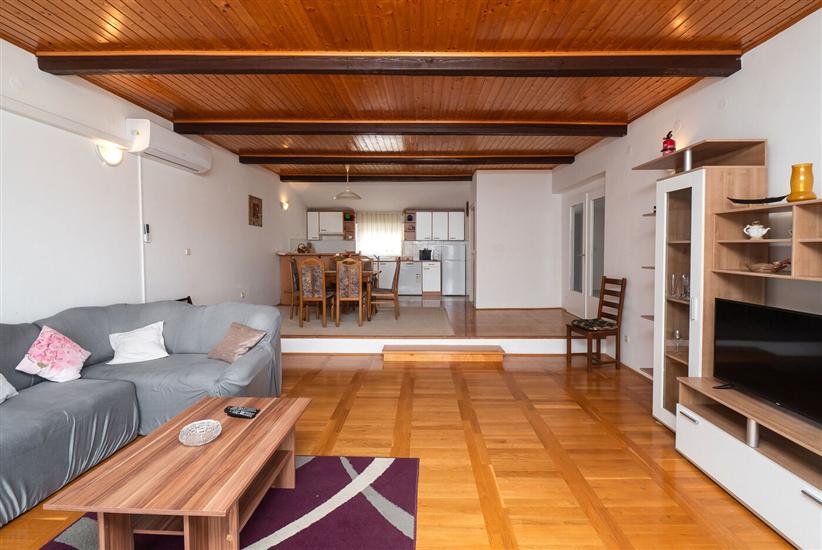 Apartment A3, for 8 persons