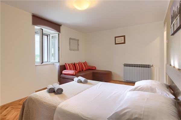 House K1, for 10 persons