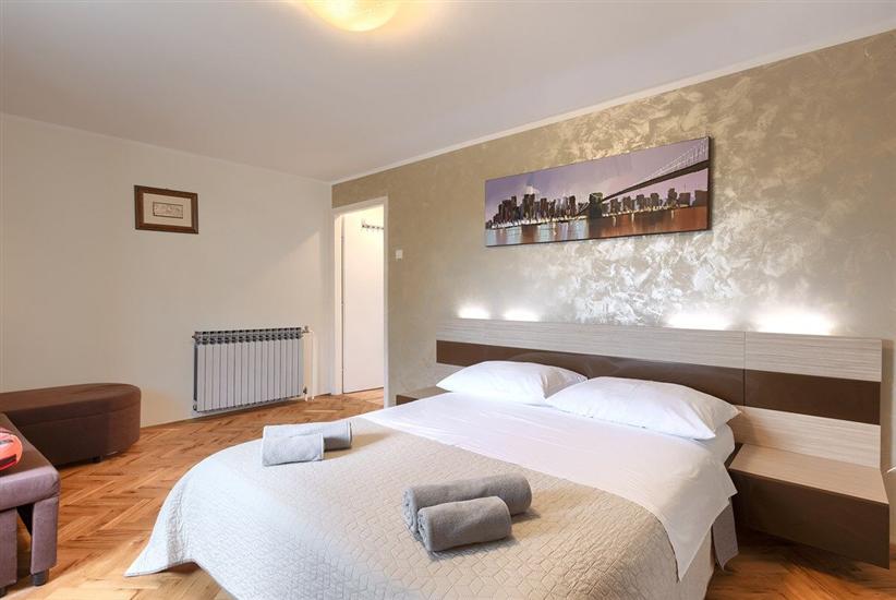 House K1, for 10 persons