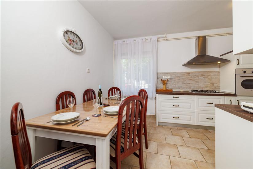 Apartment A4, for 6 persons